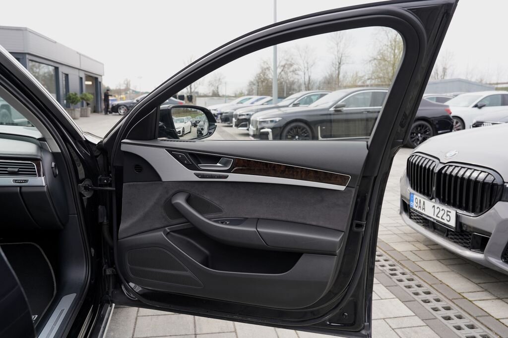 Audi A8 Sedan / Limuzína 3,0 l 213 kw