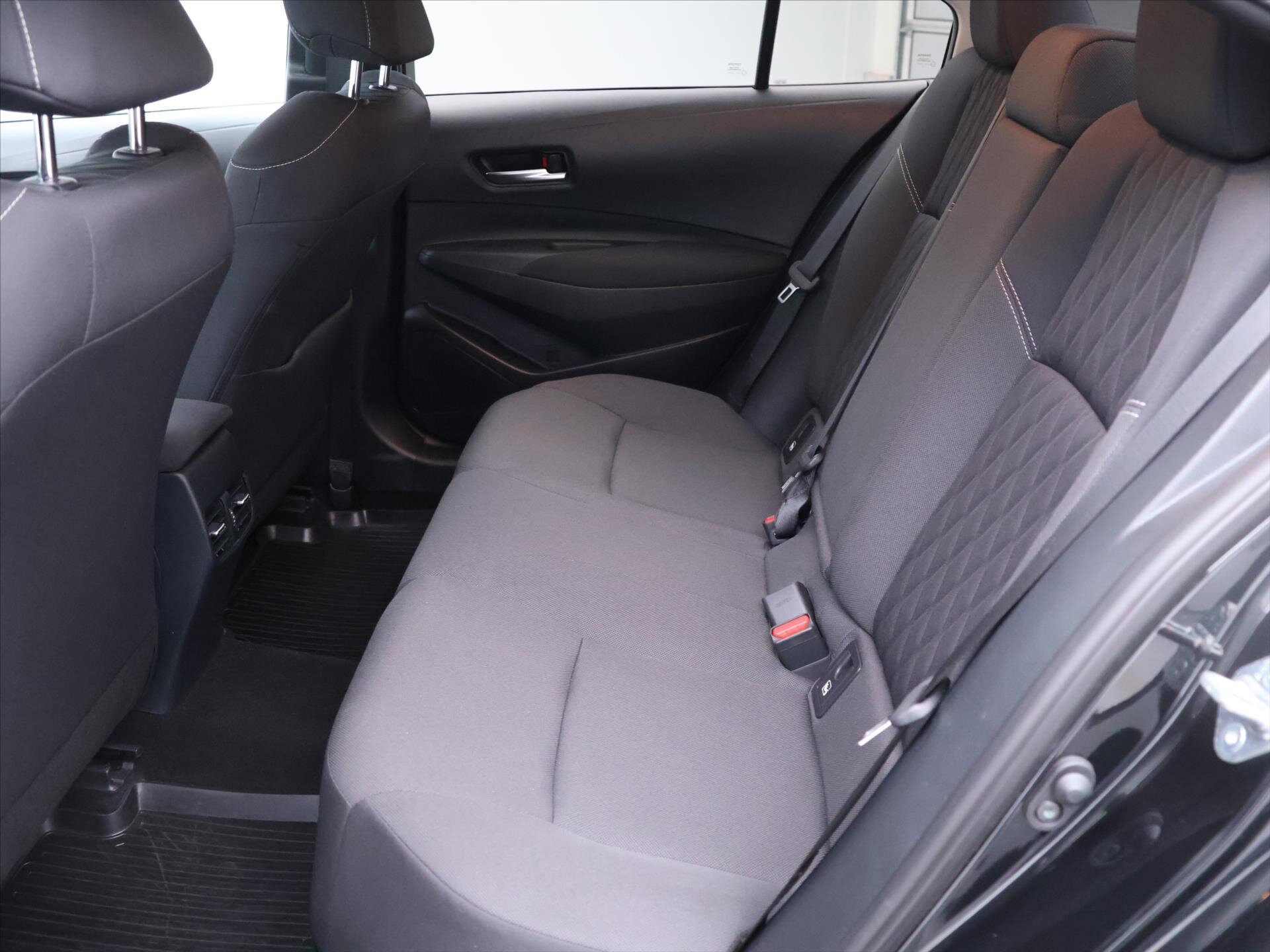 Toyota Corolla Sedan / Limuzína 1,5 l 92 kw