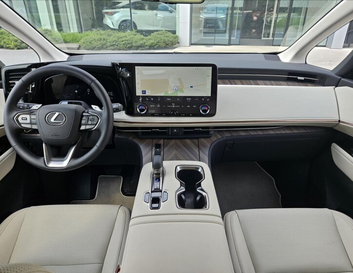 Lexus LM 350h VAN / Minibus 2,5 l 140 kw