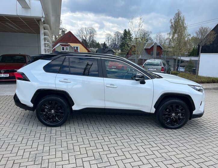 Toyota RAV4 SUV / Terénní 2,5 l 131 kw