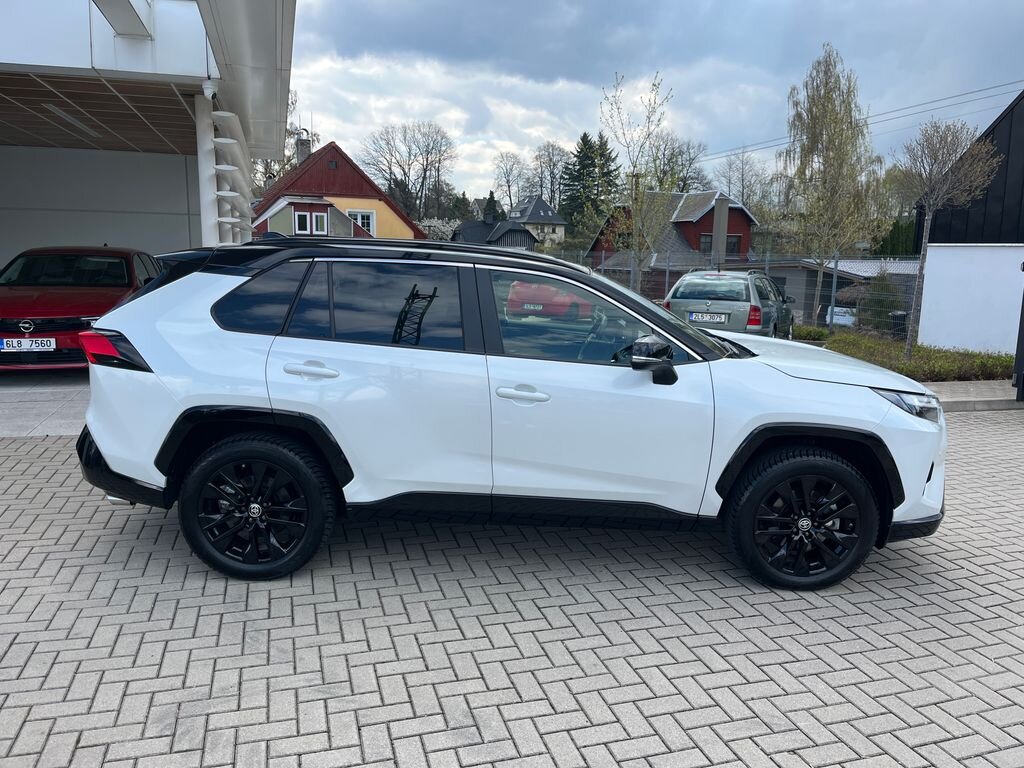 Toyota RAV4 SUV / Terénní 2,5 l 131 kw