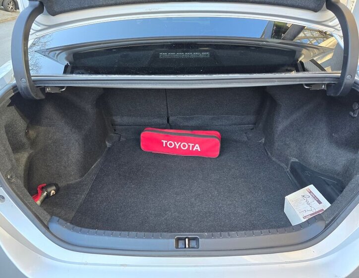 Toyota Corolla Sedan / Limuzína 1,6 l 97 kw