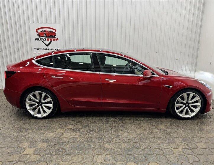 Tesla Model 3 Liftback 0,0 324 kw