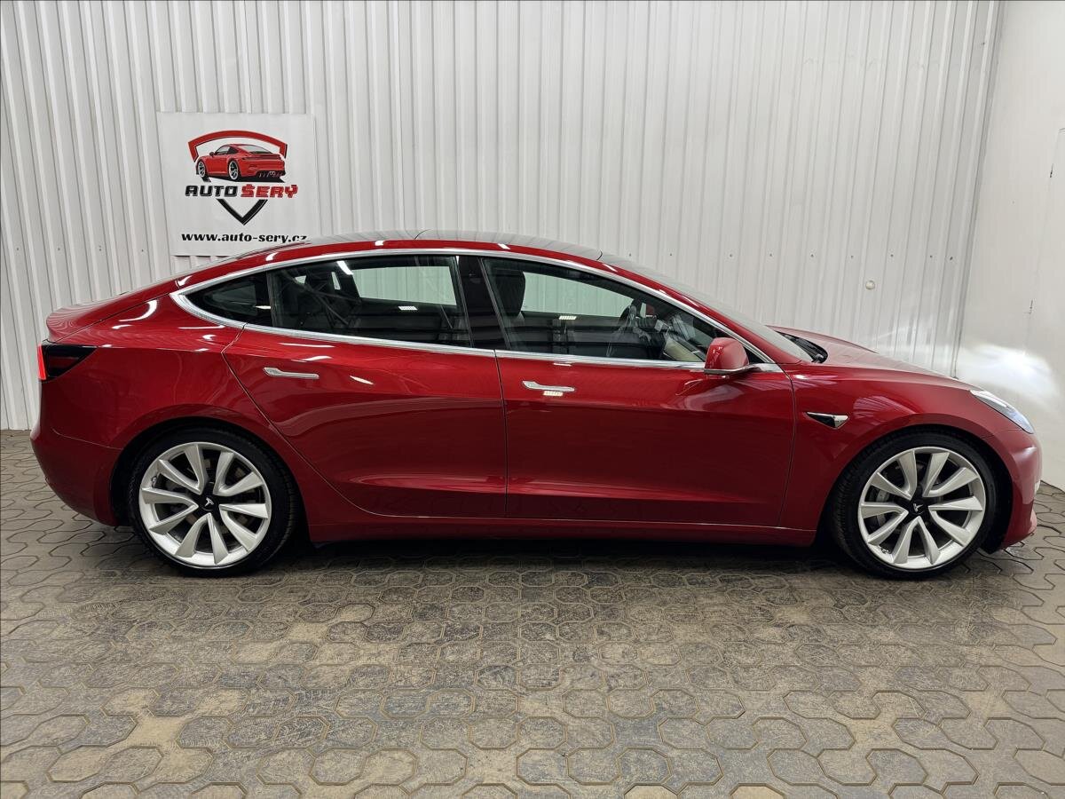 Tesla Model 3 Liftback 0,0 324 kw