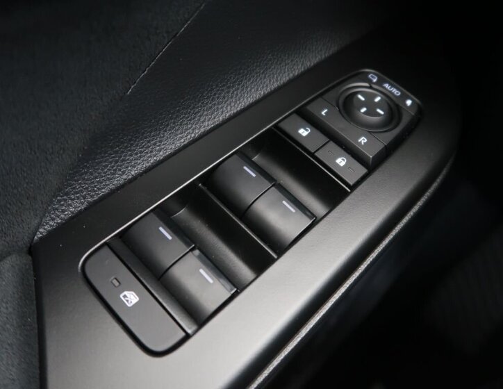 Toyota C-HR SUV 2,0 l 112 kw