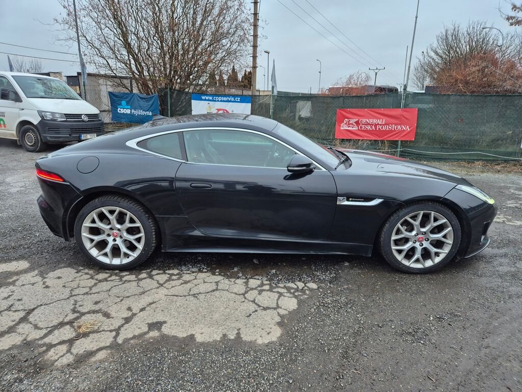 Jaguar F-Type Kupé 2,0 l 221 kw