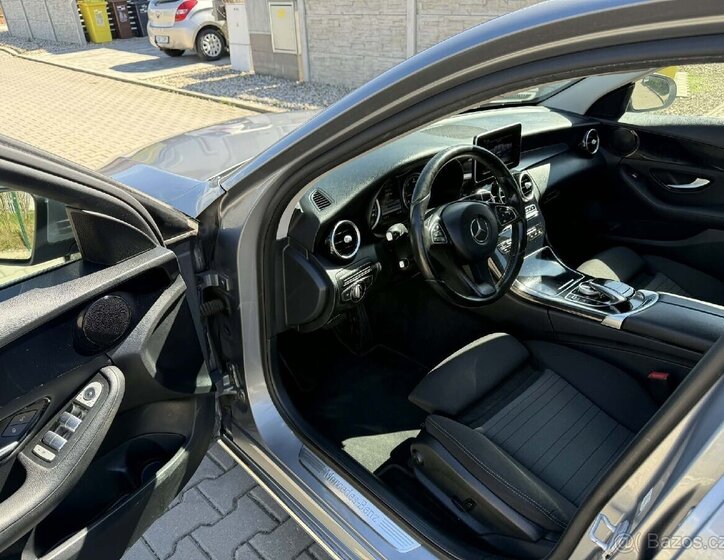 Mercedes-Benz Ostatní Sedan / Limuzína 0,0 125 kw