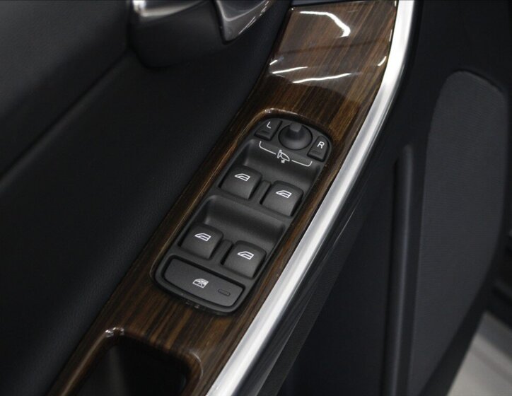 Volvo XC60 SUV / Terénní 2,4 l 162 kw