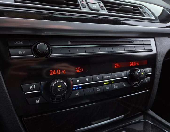 BMW Řada 7 Sedan / Limuzína 4,4 l 300 kw