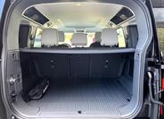 Land Rover Defender 6