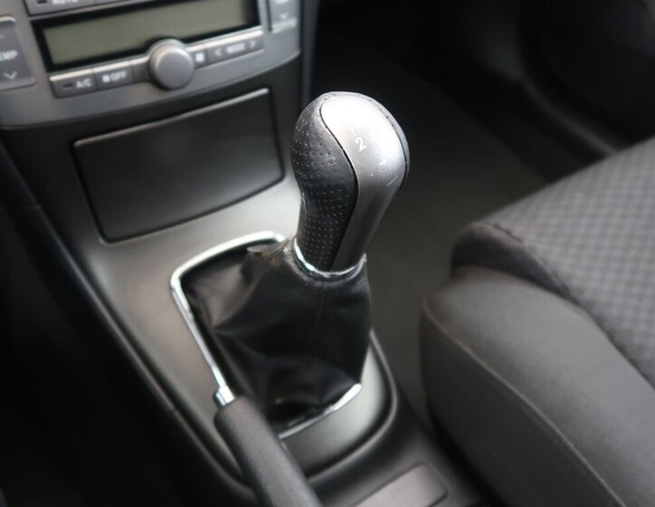 Toyota Avensis Kombi 2,0 l 108 kw