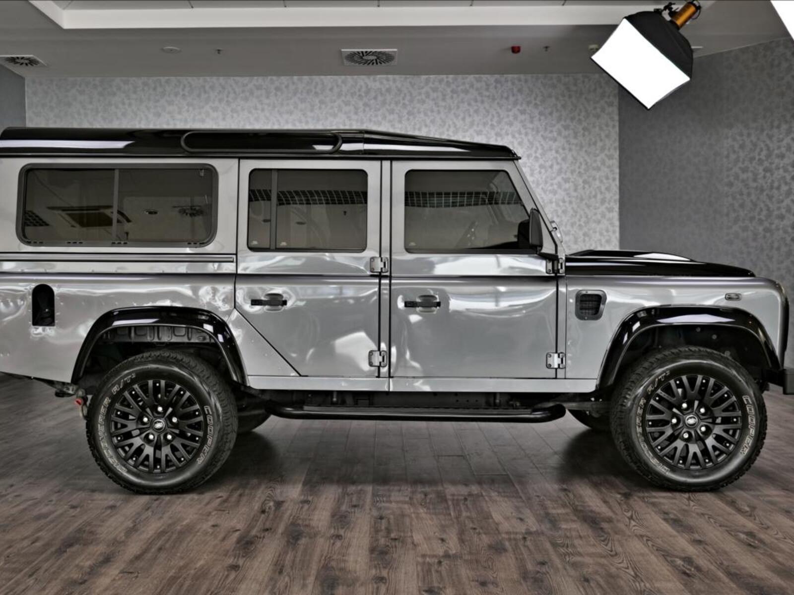 Land Rover Defender 3