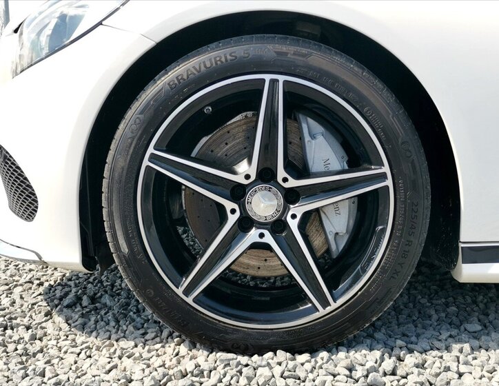 Mercedes-Benz Třídy C Kabriolet 2,0 l 180 kw