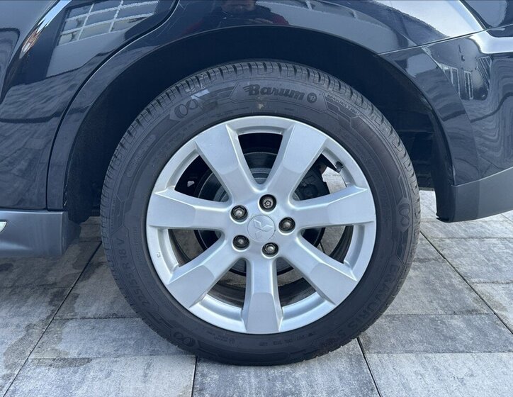 Mitsubishi Outlander SUV / Terénní 2,3 l 130 kw