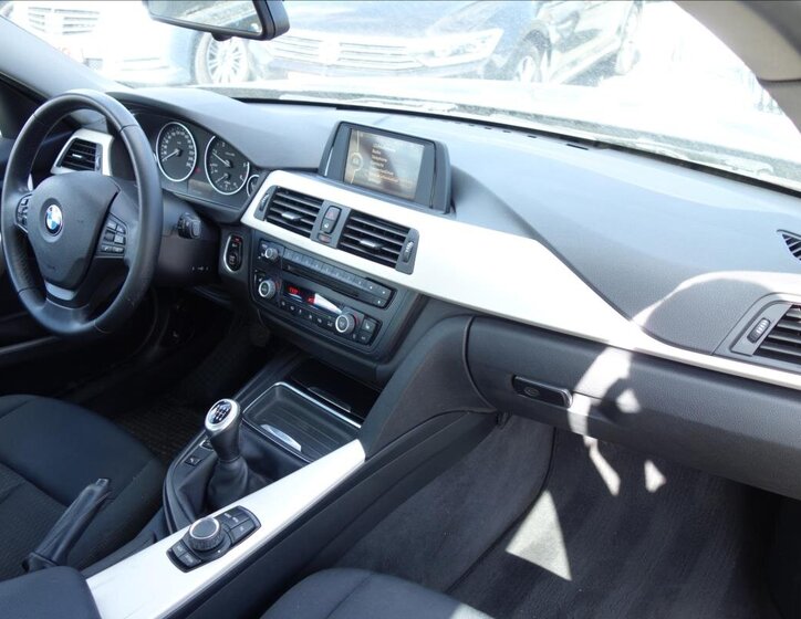 BMW Řada 3 Sedan / Limuzína 2,0 l 105 kw