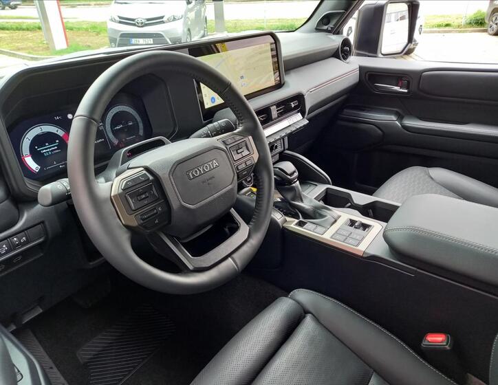 Toyota Land Cruiser 7