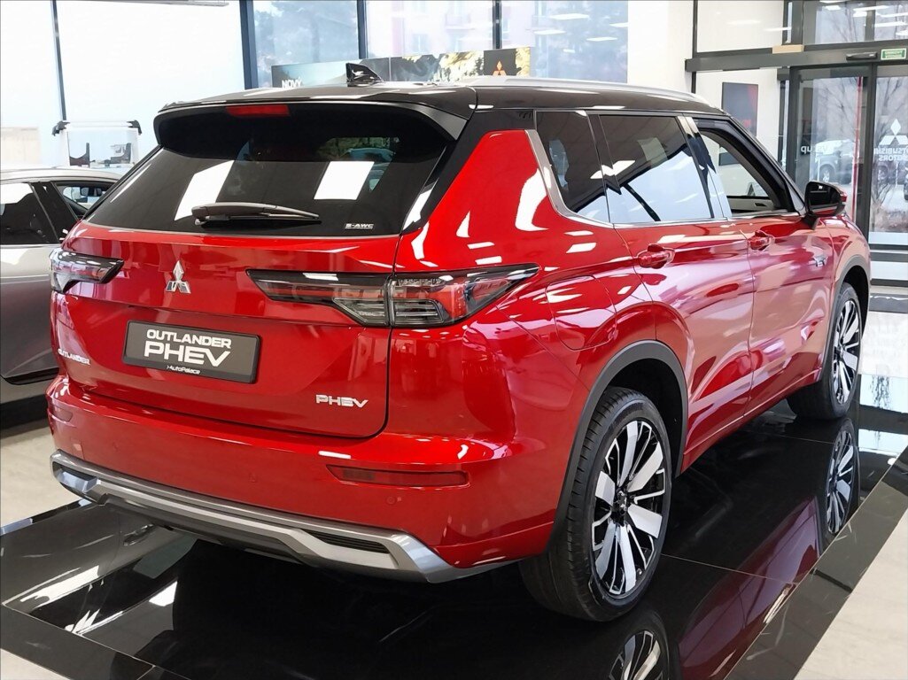 Mitsubishi Outlander SUV / Terénní 2,4 l 225 kw