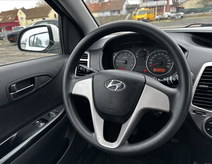 Hyundai i20 15