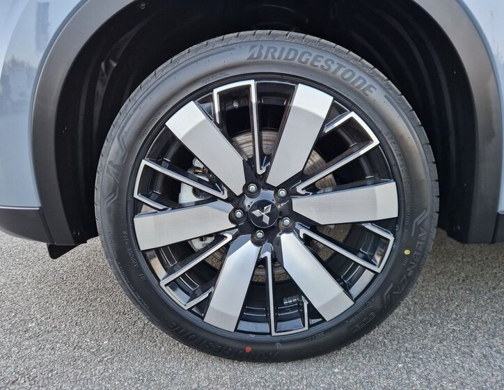 Mitsubishi Outlander SUV / Terénní 2,4 l 225 kw