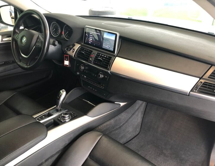 BMW X6 Kombi 3,0 l 180 kw