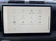 Land Rover Defender 22