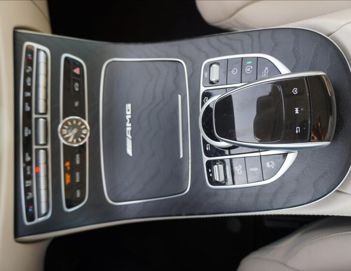 Mercedes-Benz Třídy E 22