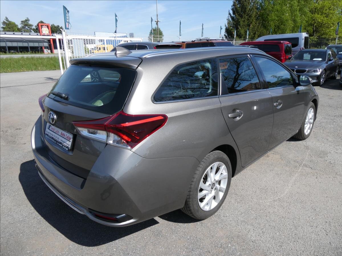 Toyota Auris Kombi 1,3 l 73 kw