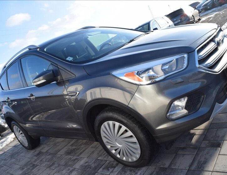 Ford Kuga SUV 1,5 l 88 kw