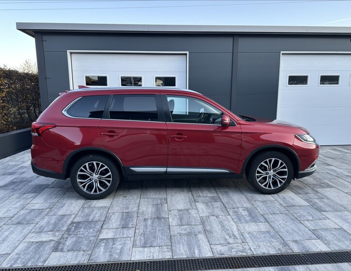 Mitsubishi Outlander 4