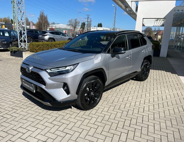 Toyota RAV4 SUV / Terénní 2,5 l 131 kw