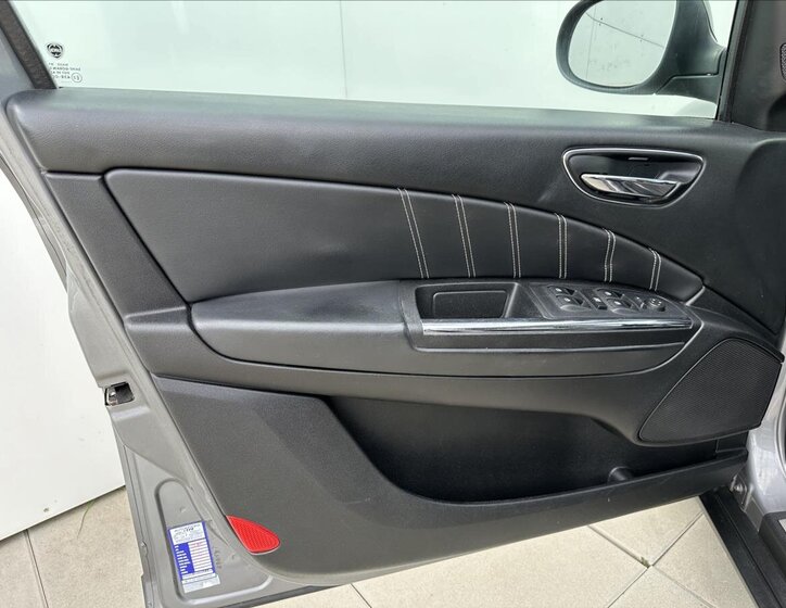 Lancia Delta Hatchback 1,6 l 88 kw