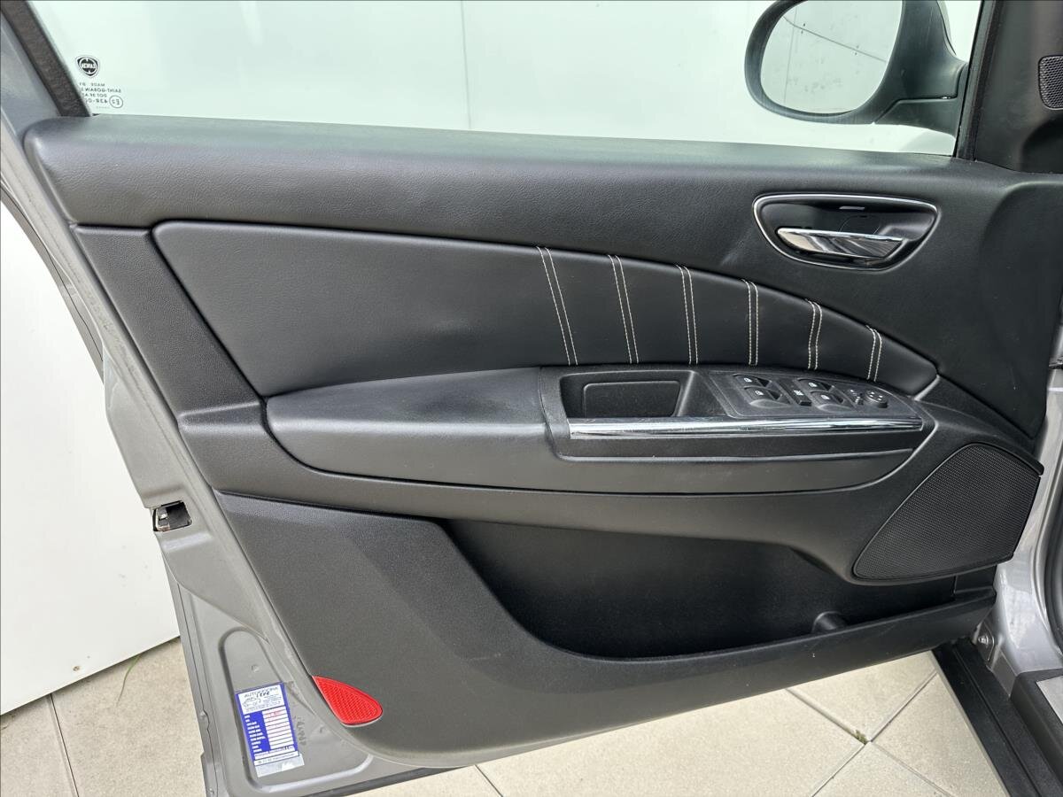 Lancia Delta Hatchback 1,6 l 88 kw