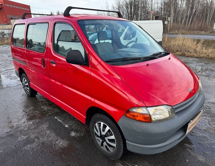 Toyota Hi-Ace Skříň 2,4 l 55 kw