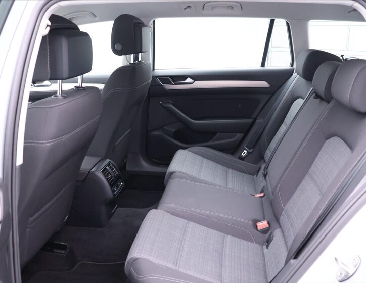 Volkswagen Passat Kombi 1,6 l 88 kw