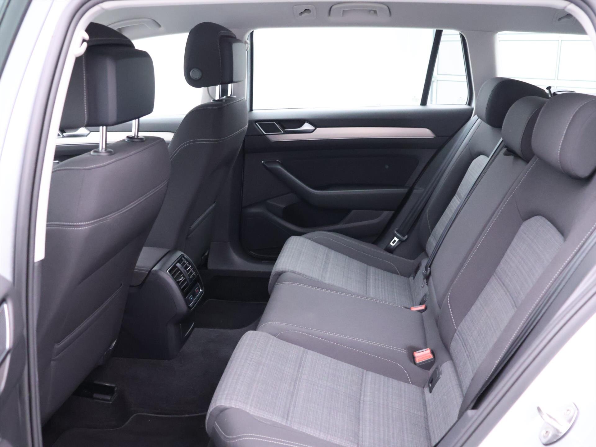 Volkswagen Passat Kombi 1,6 l 88 kw