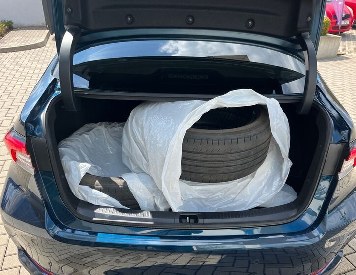 Toyota Corolla Sedan / Limuzína 1,5 l 92 kw