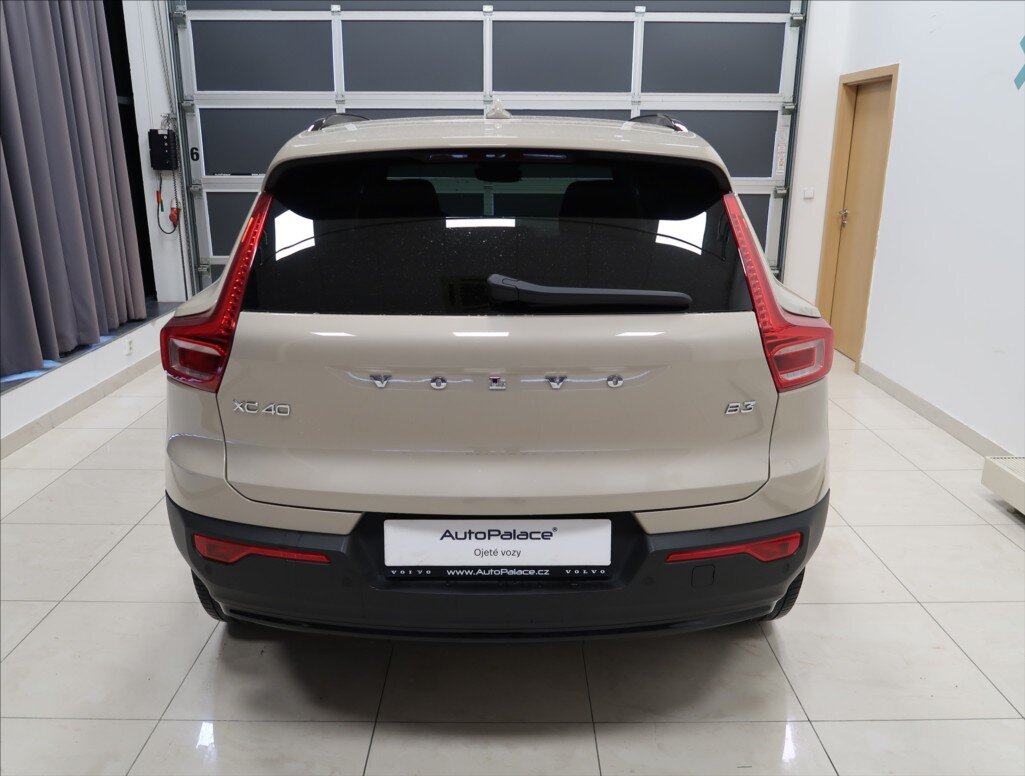 Volvo XC40 SUV 2,0 l 120 kw