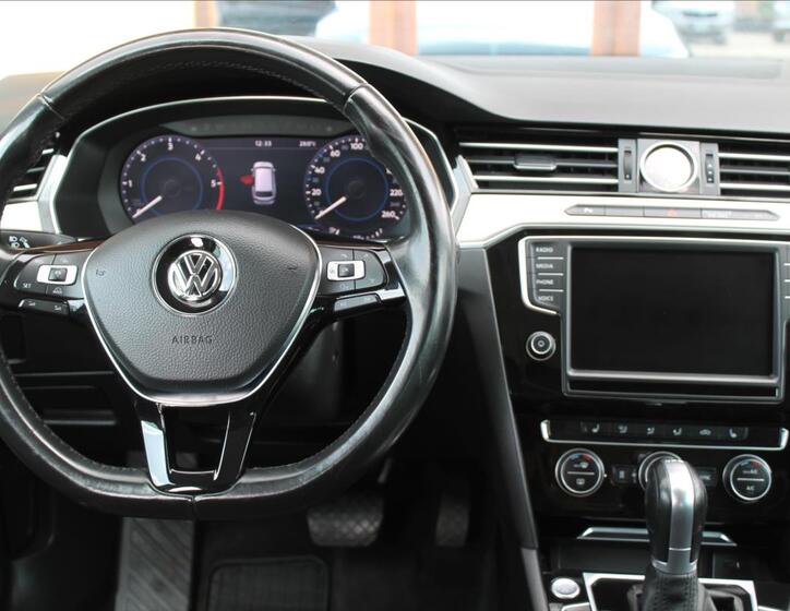 Volkswagen Passat 10