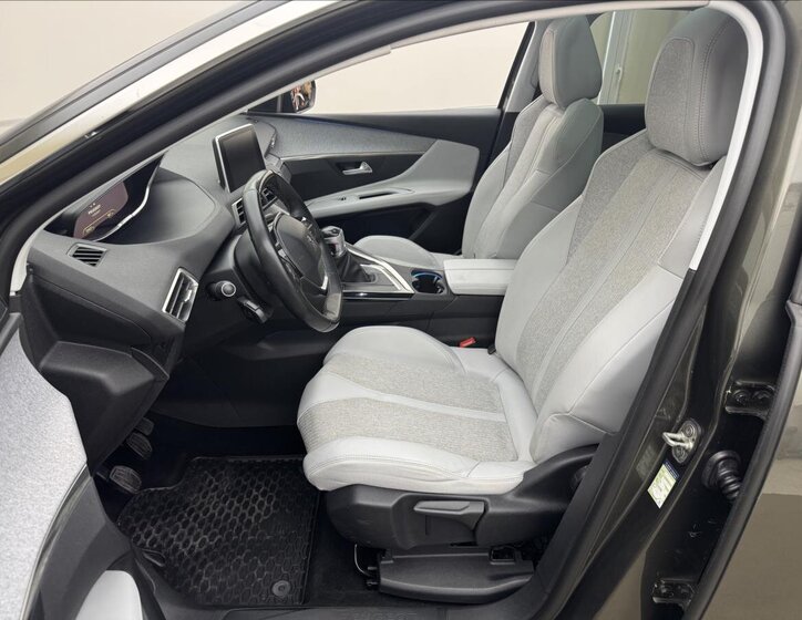 Peugeot 3008 SUV / Terénní 1,2 l 96 kw