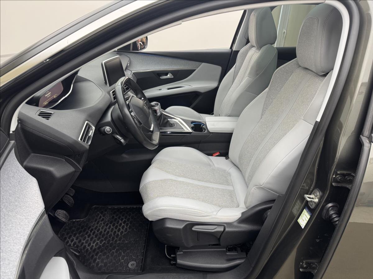 Peugeot 3008 SUV / Terénní 1,2 l 96 kw