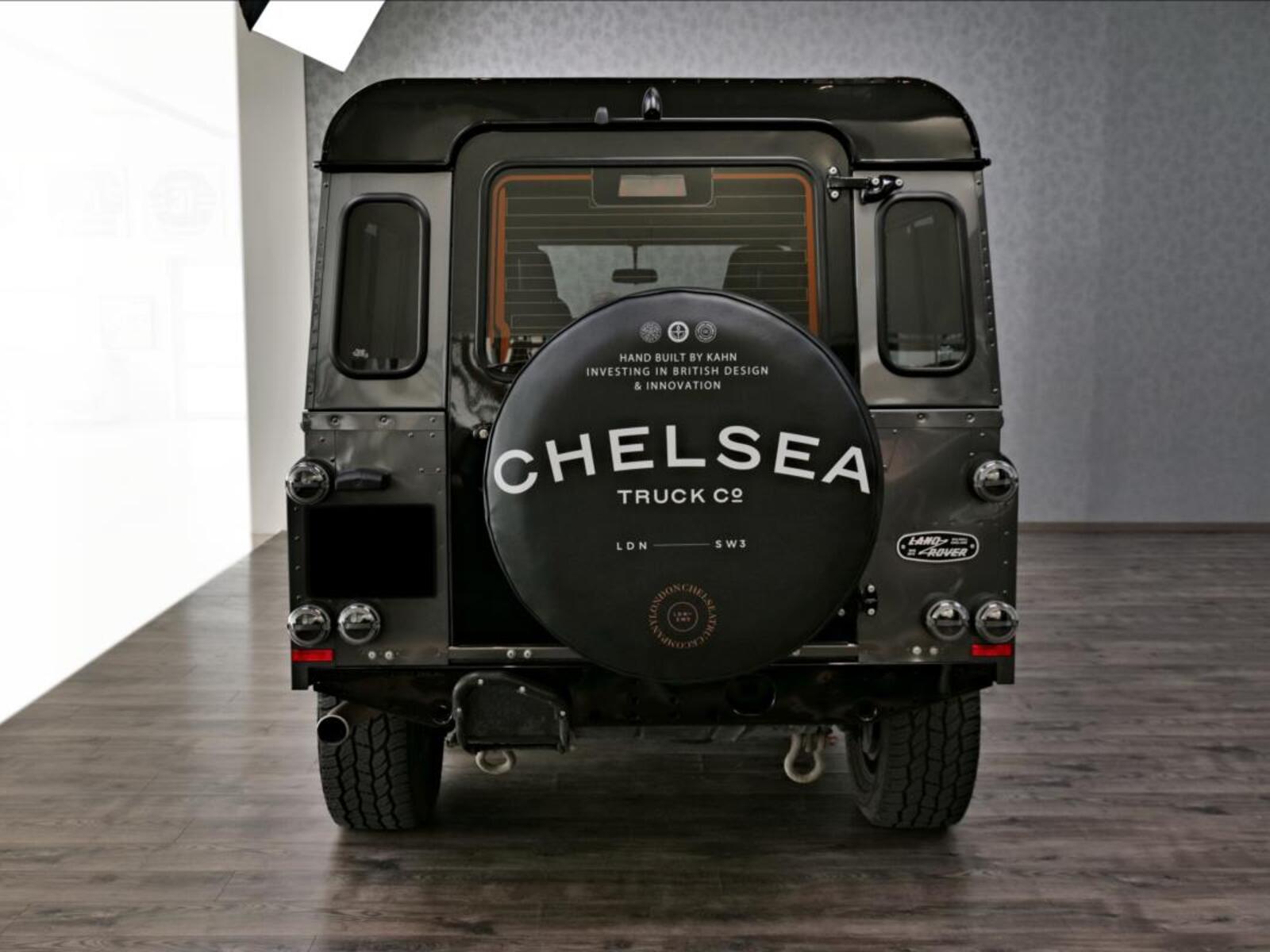 Land Rover Defender 6