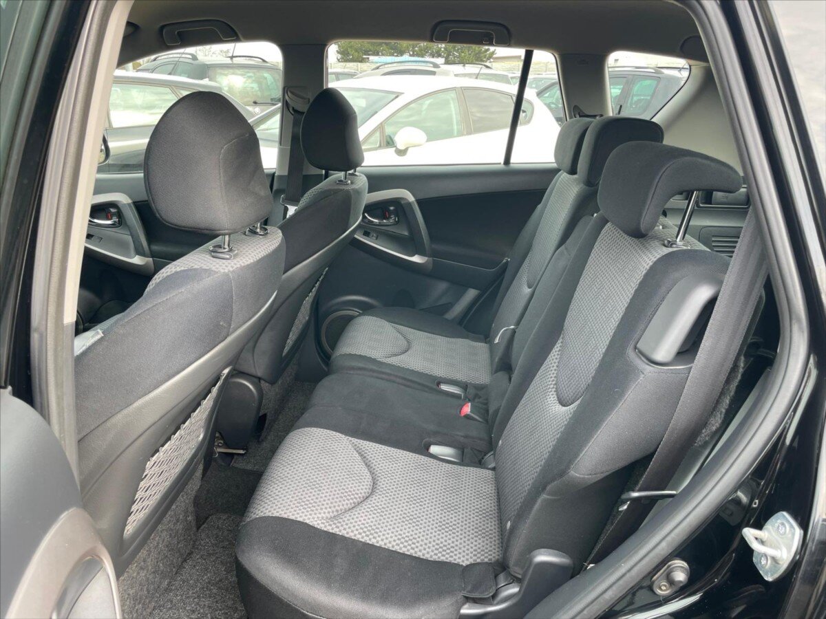 Toyota RAV4 SUV / Terénní 2,0 l 112 kw