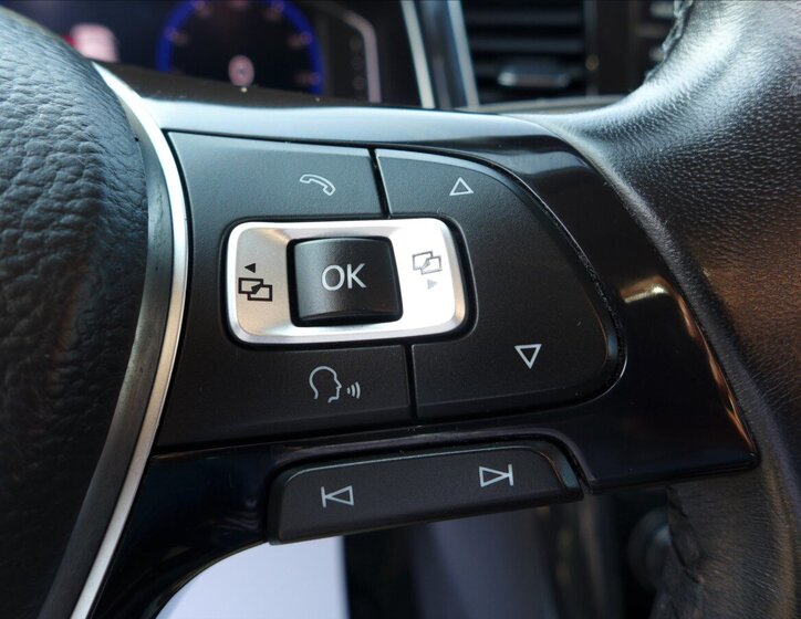 Volkswagen T-Roc SUV / Terénní 2,0 l 110 kw