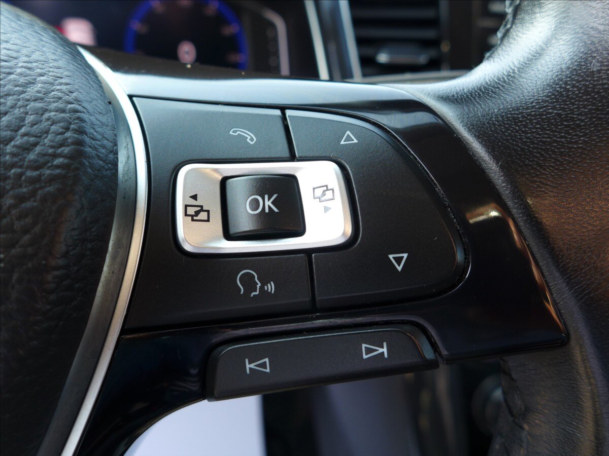 Volkswagen T-Roc SUV / Terénní 2,0 l 110 kw