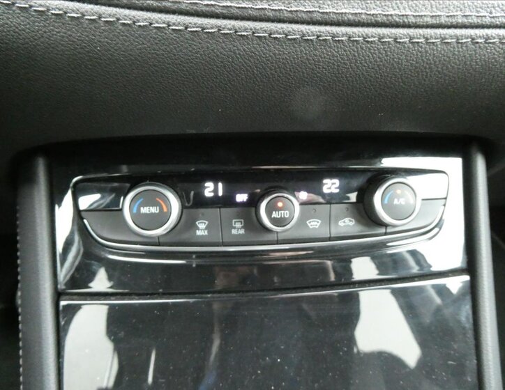 Opel Grandland X SUV / Terénní 1,2 l 96 kw