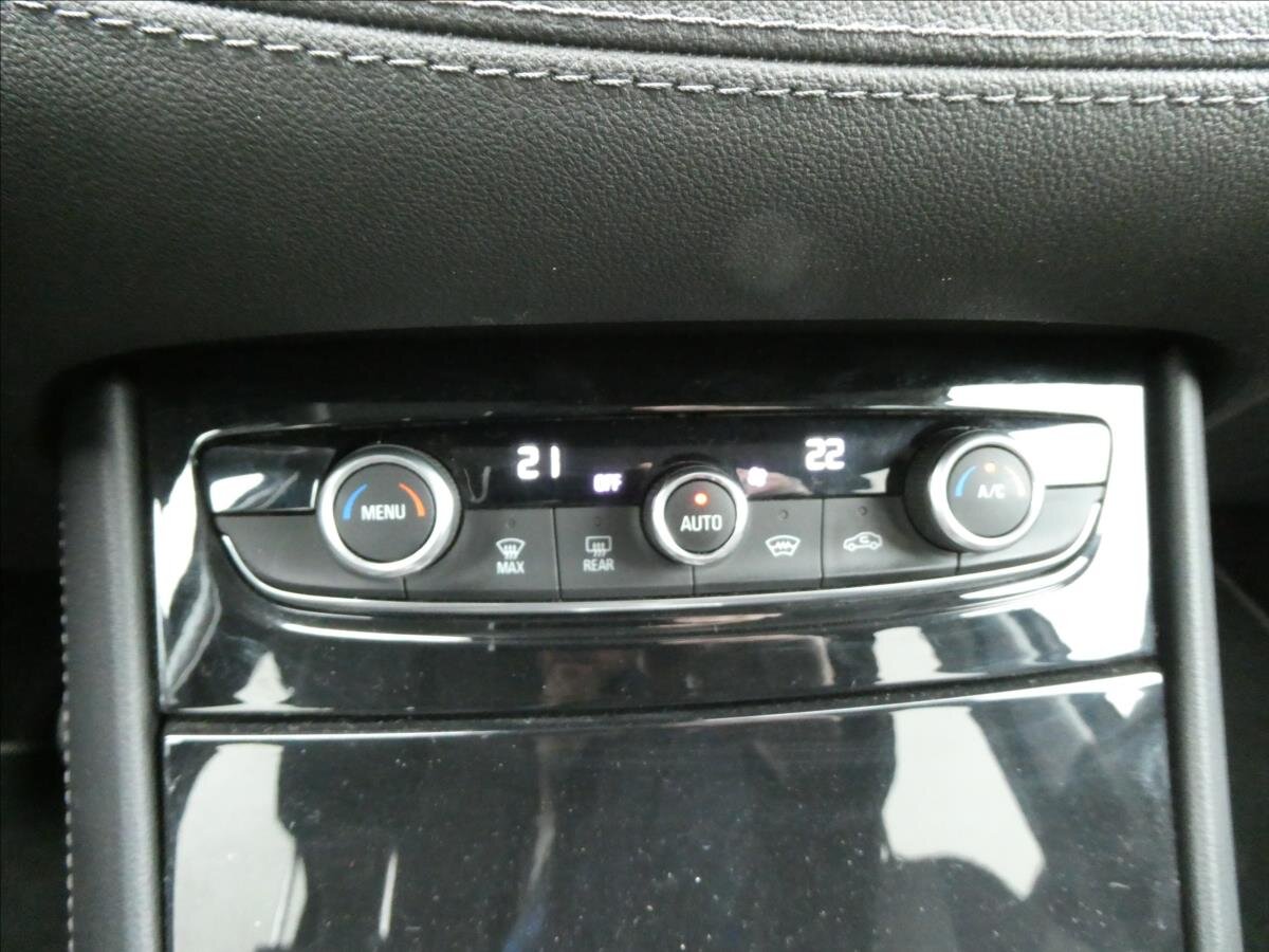 Opel Grandland X SUV / Terénní 1,2 l 96 kw