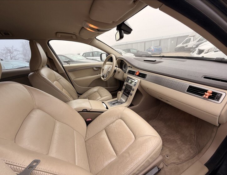 Volvo XC70 24