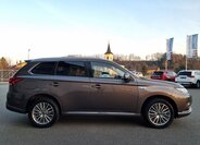 Mitsubishi Outlander SUV 2,4 l 165 kw