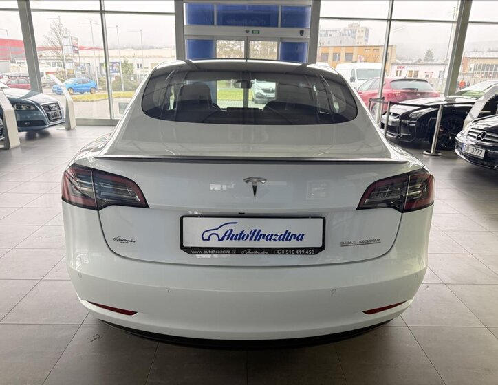 Tesla Model 3 Sedan / Limuzína 0,0 377 kw