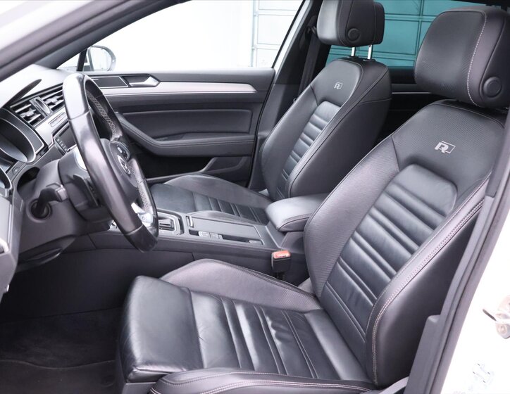 Volkswagen Passat Kombi 2,0 l 206 kw